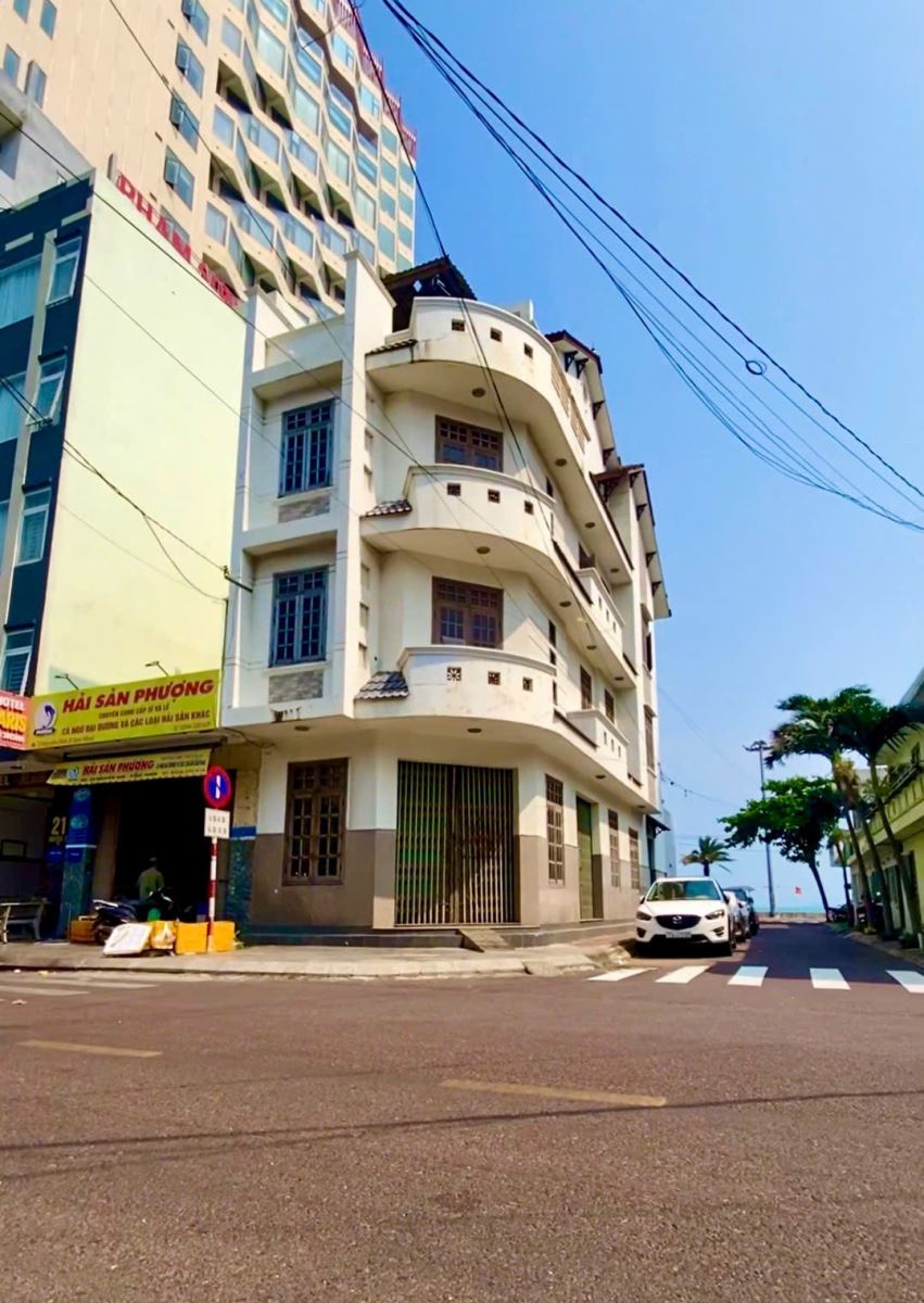 Nha Goc 2 Mat tien Nguyen Hue